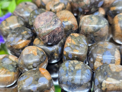 Que Sera Tumbled Stone Crystal Wellness