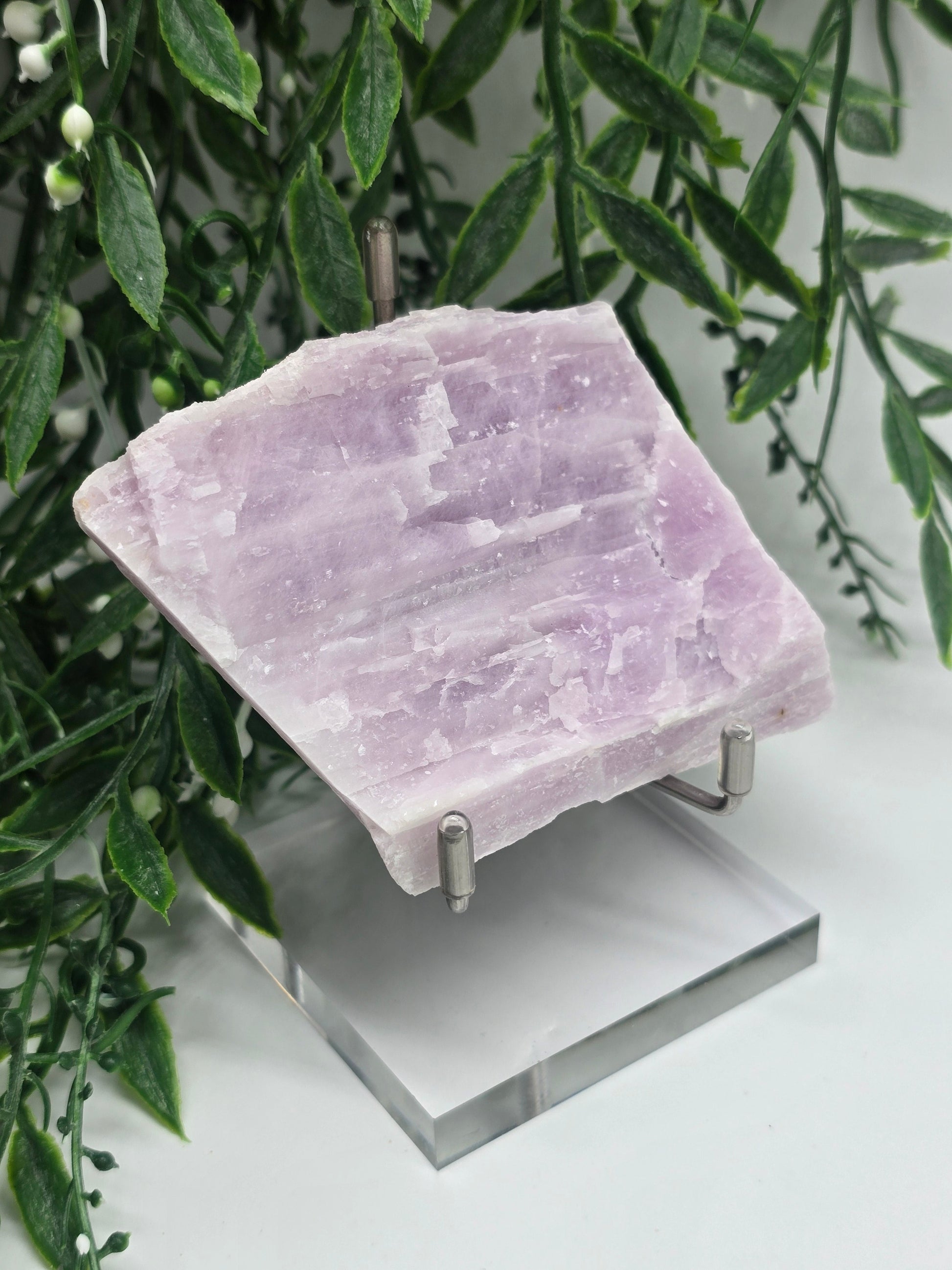 💗 Kunzite Raw – Stone of Divine Love, Calm & Emotional Healing
11x5x5cm Crystal Wellness