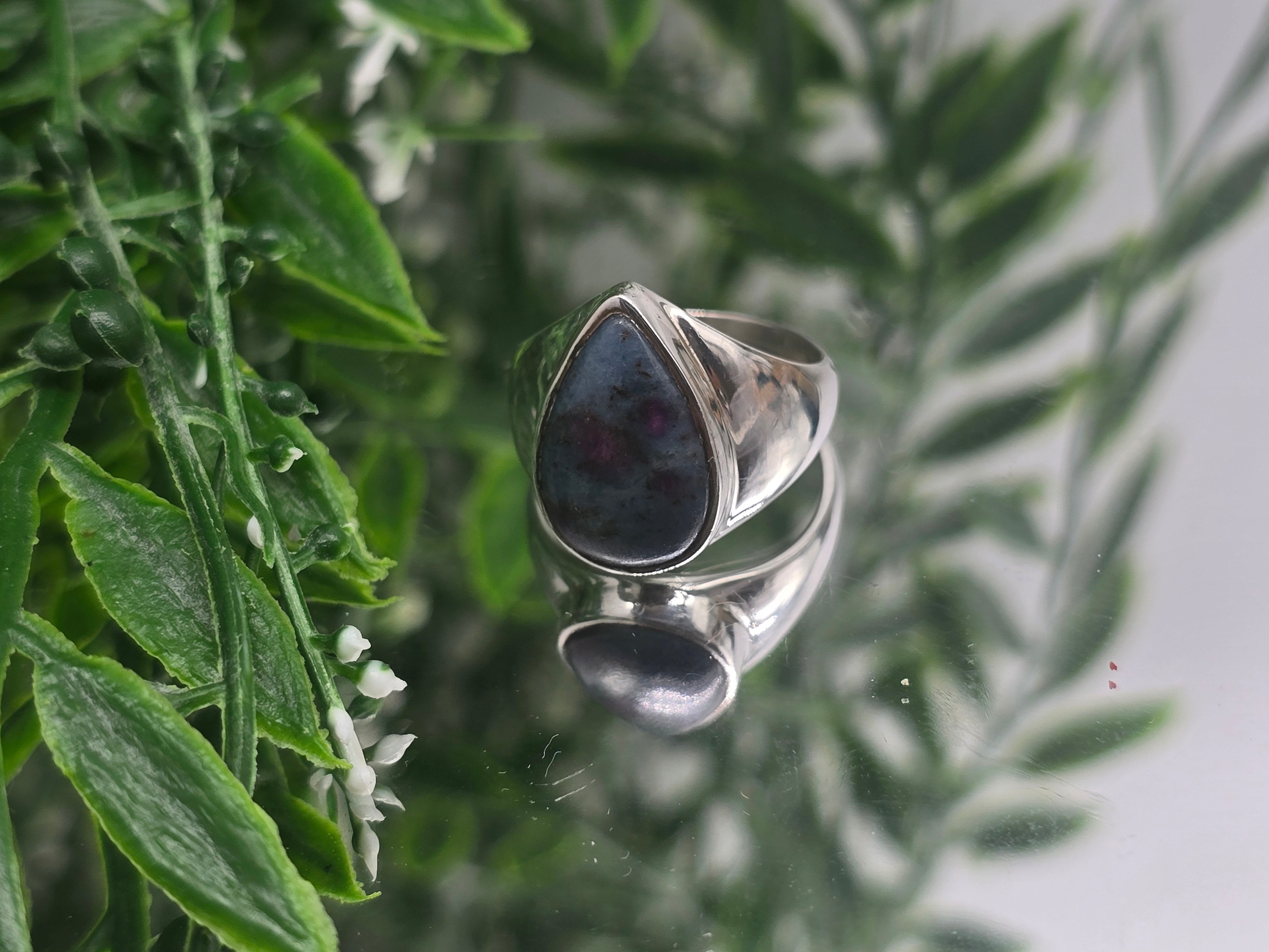 🔥 Ruby Kyanite 925 Sterling Silver Ring Size 8 – Empowering Gemstone for Passion & Intuition Crystal Wellness
