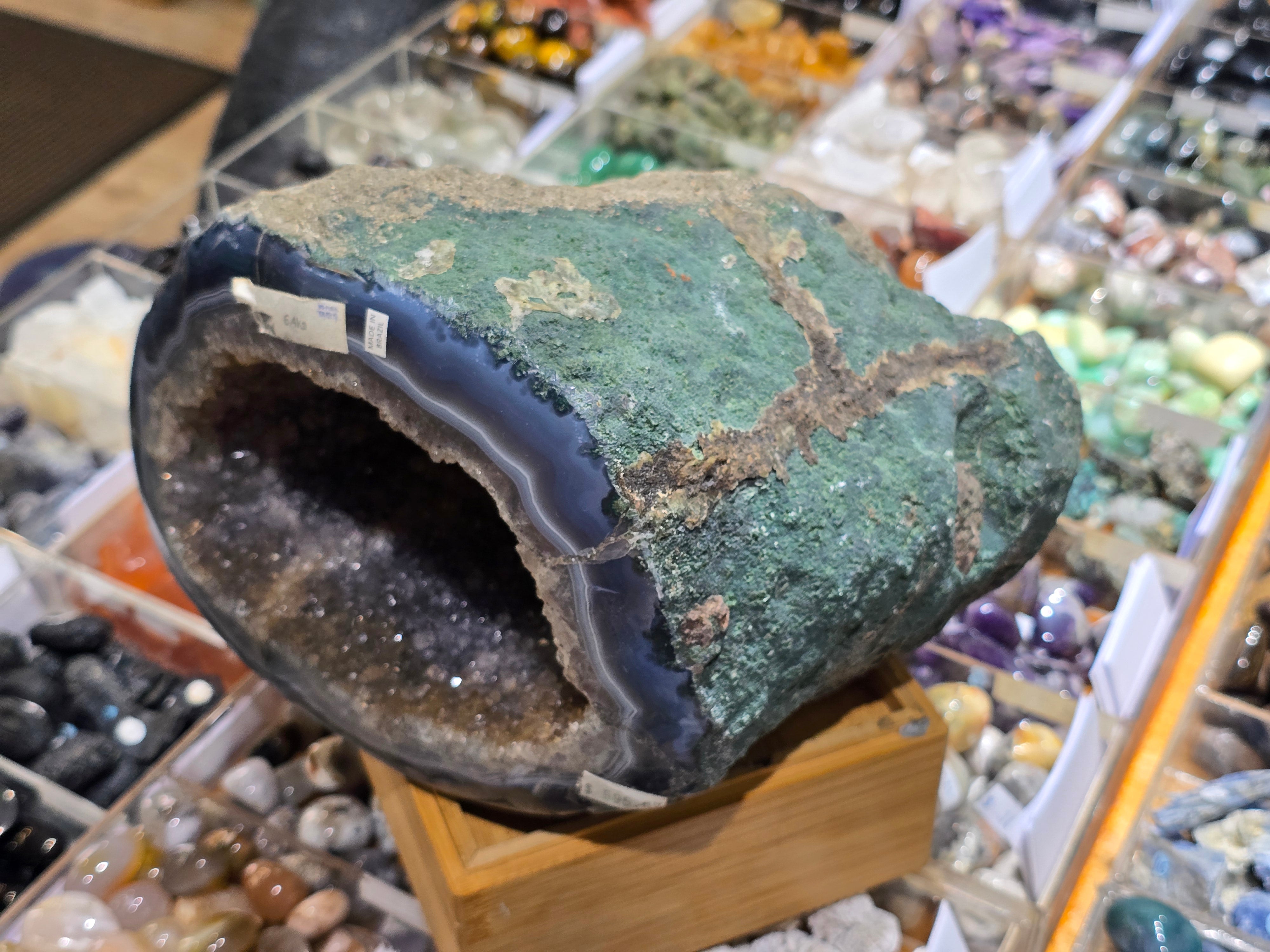 Natural Amethyst Geode – 25×23×18cm | 6.4kg Crystal Wellness