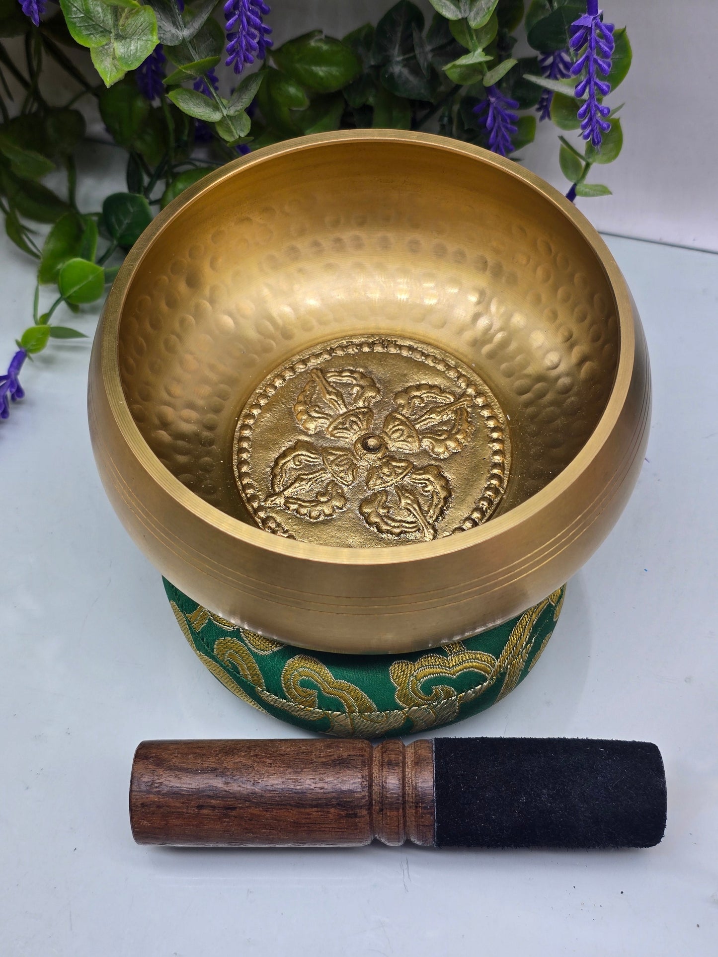 Tibetan Singing Bowl — 5.5 Inch | B Note | Crown Chakra |
"Divine Consciousness” Crystal Wellness