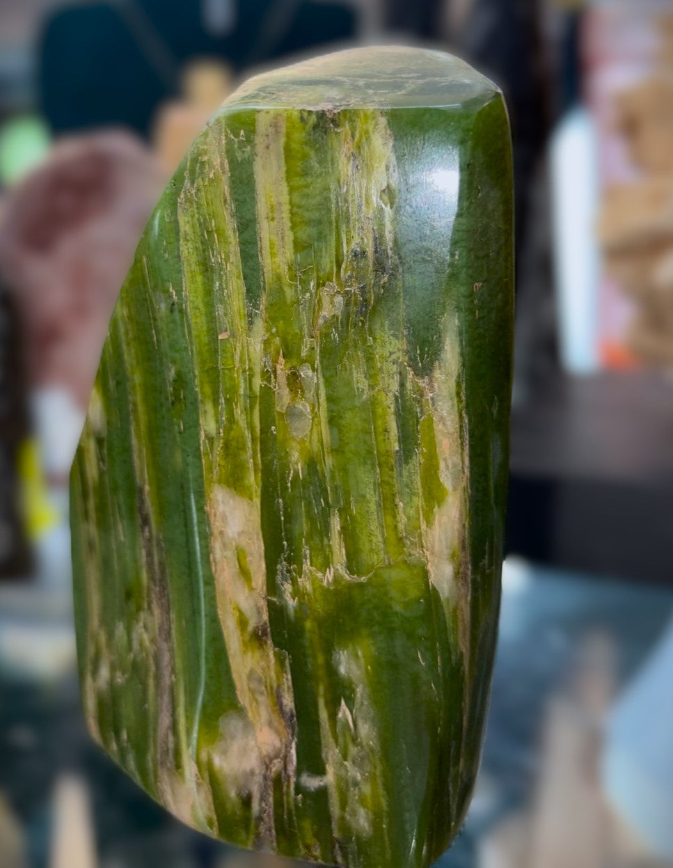 Tremolite Freeform shape 7x10.5x3.5 cm Crystal Wellness
