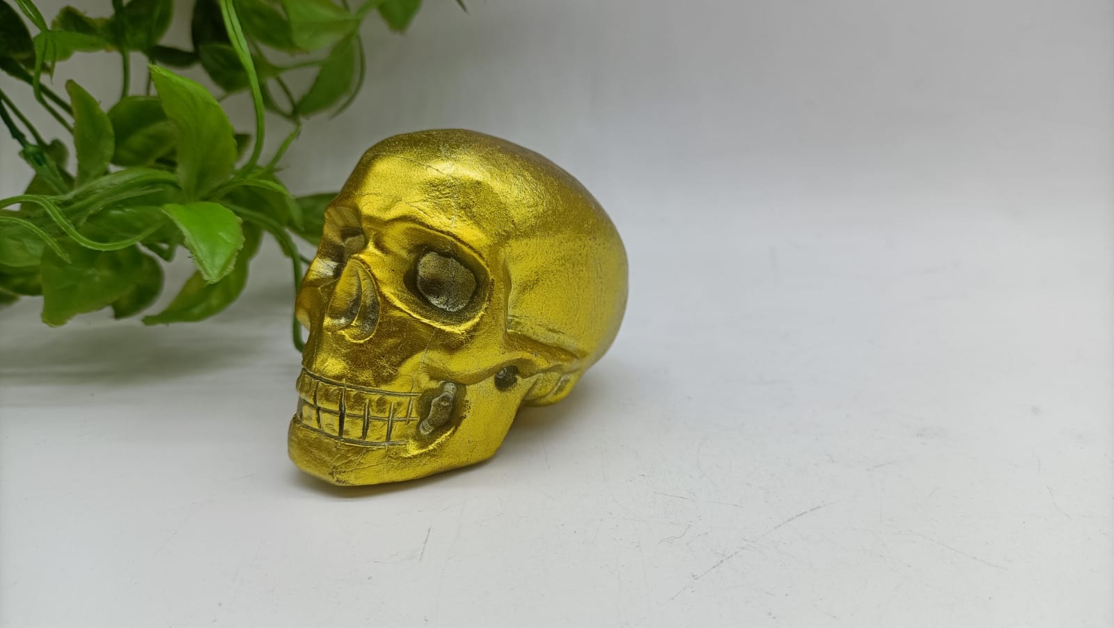 Golden Aura Skull 547g 8x6x5cm

