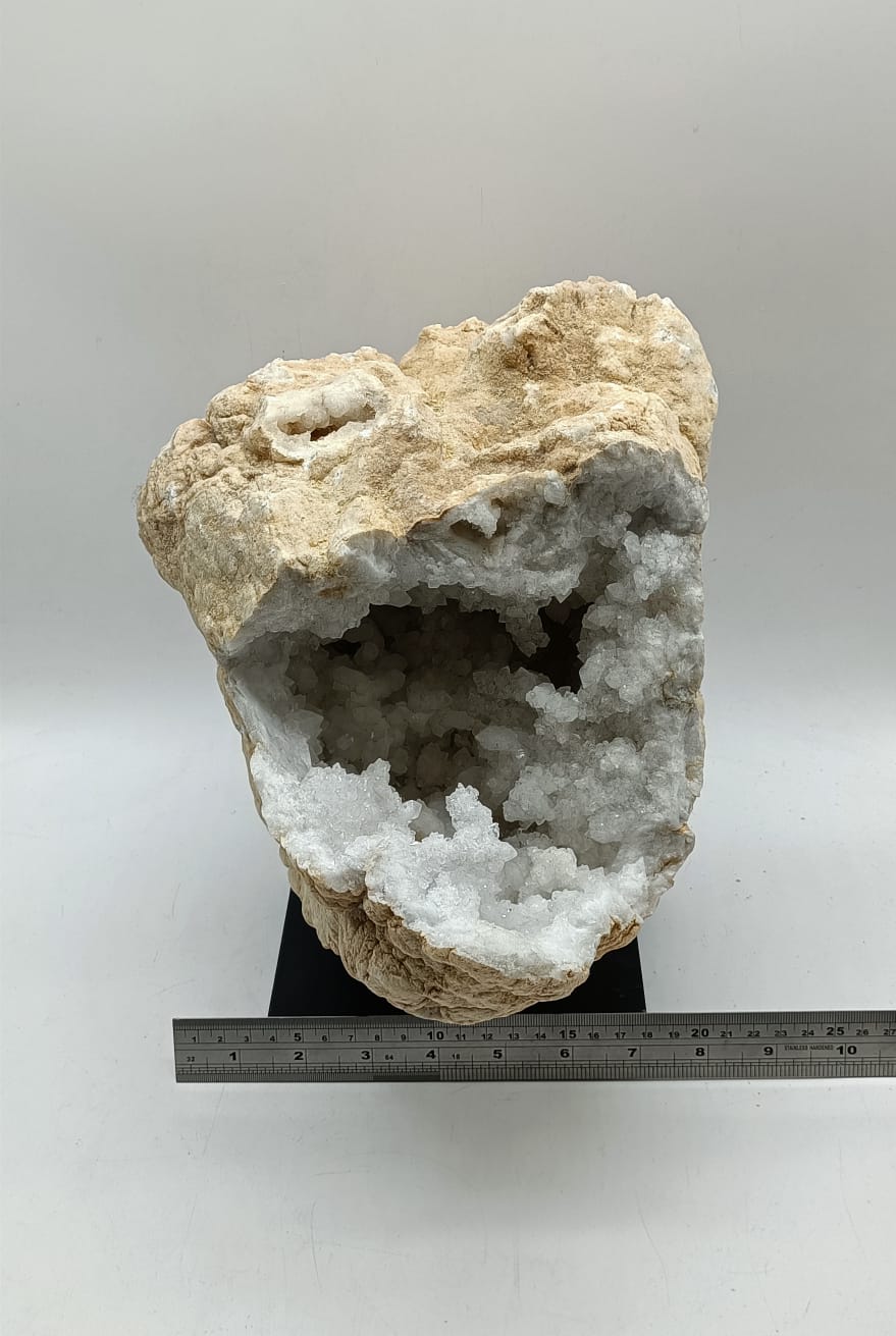 Clear Quartz Geode 8.628 Kgs